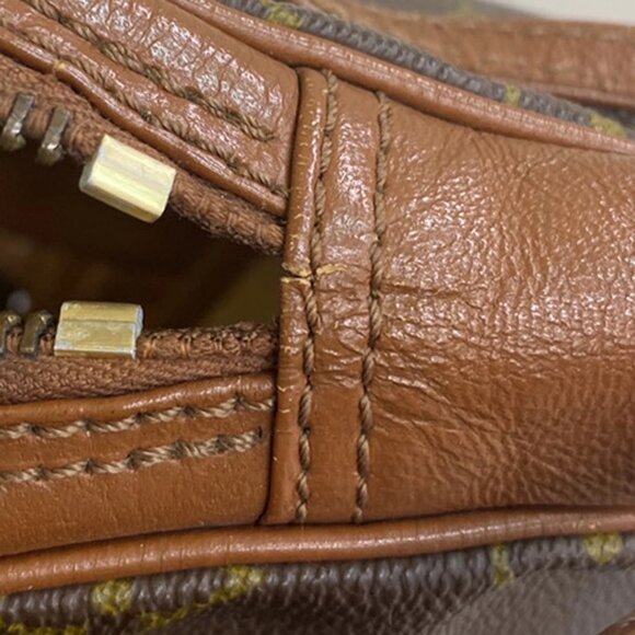 LOUIS VUITTON Logo Pochette Sports Clutch Hand Bag Monogram Leather - Picture 4 of 16